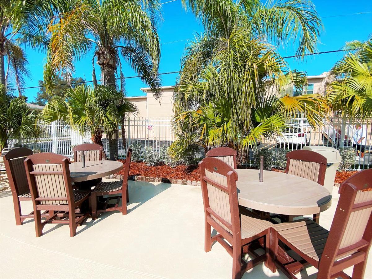 Camelot By The Sea Aparthotel Tierra Verde Exterior photo